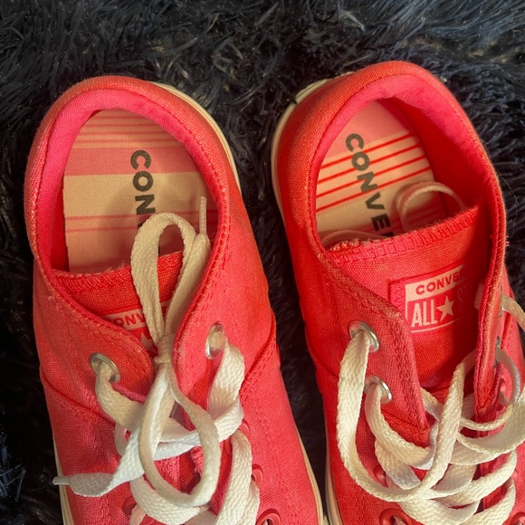 Converse Bright pink - barely used. - Picture 4 of 6